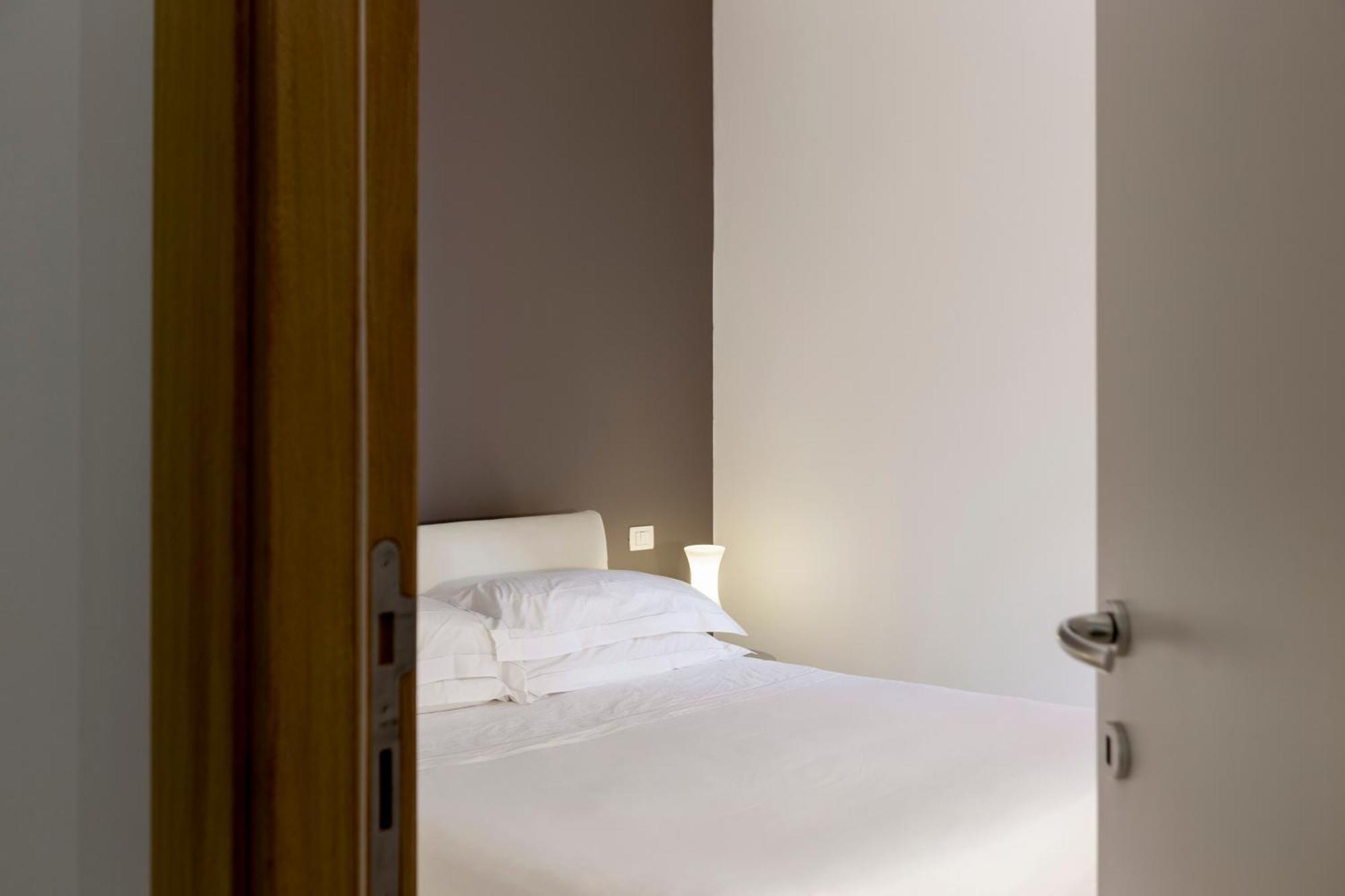 Comfort Suites Garibaldi Милано Стая снимка